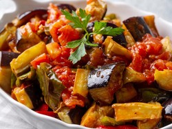 Resep Terong Ungu Saus Tomat Khas Turki yang Asam Segar