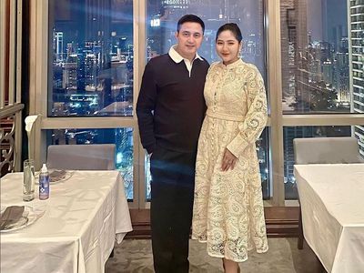 7 Potret Mesra Ricky Subagja dan Istri yang Lebih Muda 26 Tahun