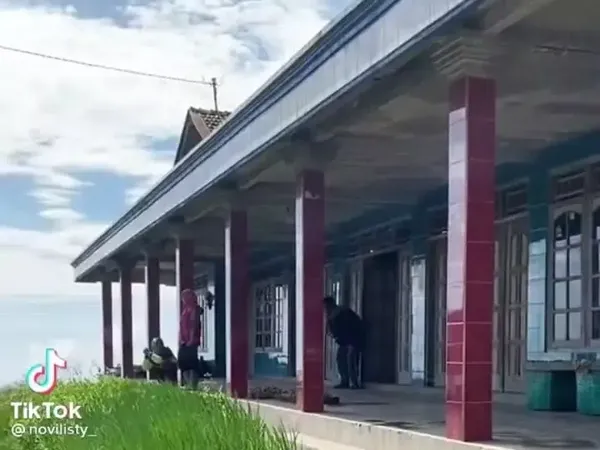 8 Foto Rumah Pedangdut Viral yang Kini Jadi Petani Desa, Luas Tapi Sederhana