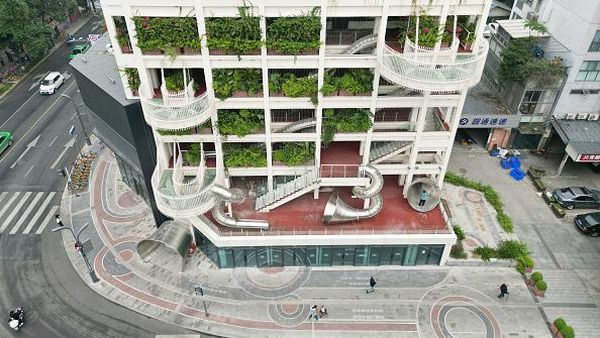 Seru Banget, Kantor di China Punya 11 Perosotan