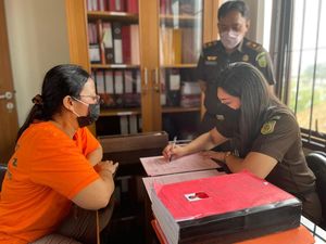Tersangka Korupsi LPD Ambengan Badung Dilimpahkan ke Jaksa Tersangka Korupsi LPD Ambengan Badung Dilimpahkan ke Jaksa