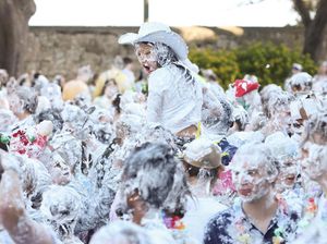 Tradisi Unik Perang Busa Ala Mahasiswa di Skotlandia