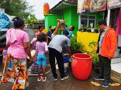 Warga Terdampak Banjir di 3 Kelurahan Banyuwangi Disuplai Air Bersih