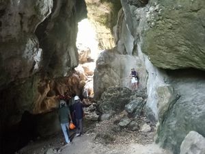 4 Ribu Turis Kunjungi Goa Batu Cermin Labuan Bajo Selama 2,5 Bulan 4 Ribu Turis Kunjungi Goa Batu Cermin Labuan Bajo Selama 2,5 Bulan