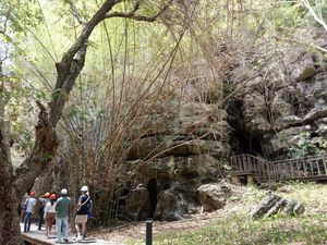 4.158 Turis Bertandang ke Goa Batu Cermin di Labuan Bajo 4.158 Turis Bertandang ke Goa Batu Cermin di Labuan Bajo