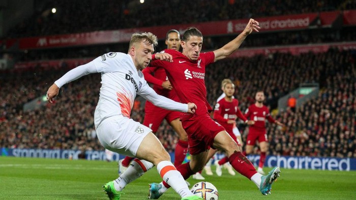 LIVERPOOL, ENGLAND - OCTOBER 19: West Ham Uniteds Jarrod Bowen gets away from Liverpools Kostas Tsimikas during the Premier League match between Liverpool FC and West Ham United at Anfield on October 19, 2022 in Liverpool, United Kingdom. (Photo by Alex Dodd - CameraSport via Getty Images)