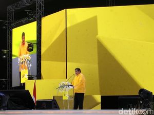 Airlangga Presiden Menggema di Acara HUT Golkar