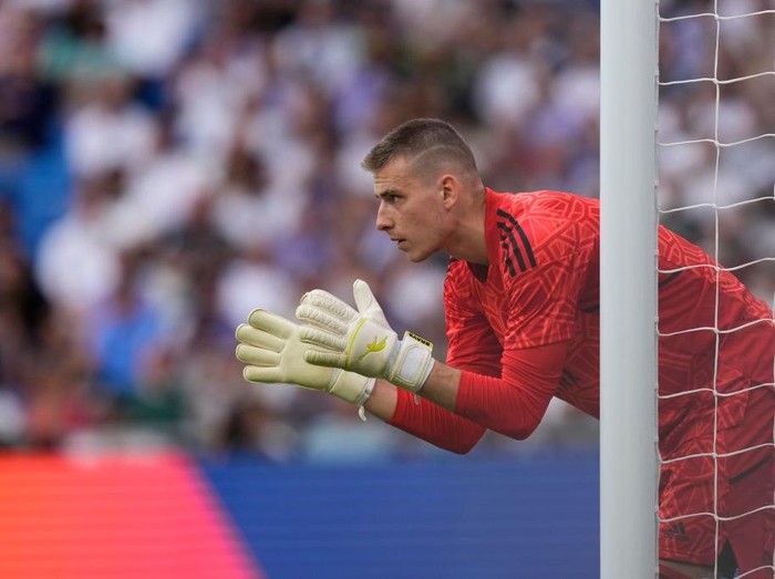Andriy Lunin goalkeeper of Real Madrid and Ukraine gives instructions during the La Liga Santander match between Real Madrid CF and FC Barcelona at Estadio Santiago Bernabeu on October 16, 2022 in Madrid, Spain. (Photo by Jose Breton/Pics Action/NurPhoto via Getty Images)