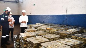 Bakal Setop Ekspor Timah, Jokowi Cek Smelter di Bangka