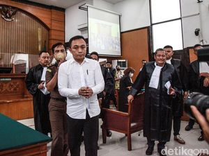 Jaksa Minta Hakim Tolak Keberatan Ricky Rizal Jaksa Minta Hakim Tolak Keberatan Ricky Rizal