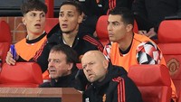 MU menang, tapi Ronaldo boleh jadi tak puas karena cuma jadi penonton. Foto: Offside via Getty Images/Simon Stacpoole/Offside