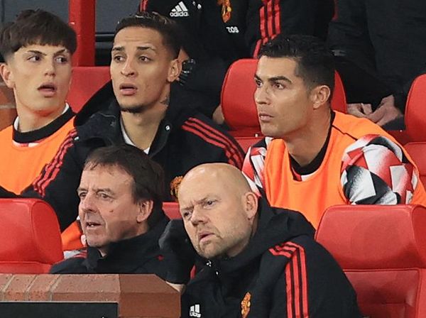 Ronaldo Datang, Duduk di Bench, Cuma Jadi Penonton MU Menang