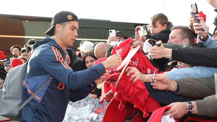 MANCHESTER, ENGLAND - OCTOBER 19:    Cristiano Ronaldo of Manchester United arrives prior to the Premier League match between Manchester United and Tottenham Hotspur at Old Trafford on October 19, 2022 in Manchester, United Kingdom. (Photo by Tom Purslow/Manchester United via Getty Images)