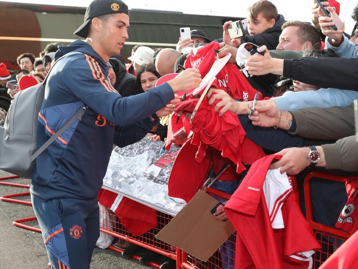 MANCHESTER, ENGLAND - OCTOBER 19:    Cristiano Ronaldo of Manchester United arrives prior to the Premier League match between Manchester United and Tottenham Hotspur at Old Trafford on October 19, 2022 in Manchester, United Kingdom. (Photo by Tom Purslow/Manchester United via Getty Images)