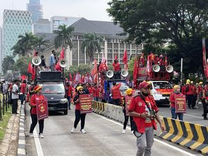 Demo Buruh di Patung Kuda Jakpus