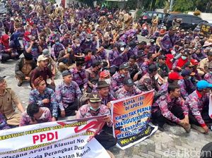 Demo Perangkat Desa di Brebes, Tolak Masa Jabatan Disamakan dengan Kades