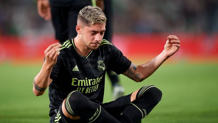 Federico Valverde ELCHE, SPAIN - OCTOBER 19: Fede Valverde of Real Madrid CF celebrates after scoring his team's first goal during the LaLiga Santander match between Elche CF and Real Madrid CF at Estadio Manuel Martinez Valero on October 19, 2022 in Elche, Spain. (Photo by Silvestre Szpylma/Quality Sport Images/Getty Images)