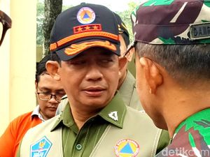 BNPB: Warga Luar Cianjur Jadikan Bencana Seolah Tontonan, Hambat Evakuasi BNPB: Warga Luar Cianjur Jadikan Bencana Seolah Tontonan, Hambat Evakuasi