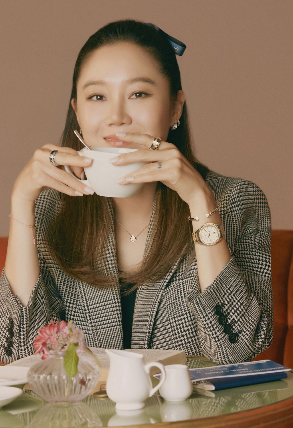 Gong Hyo Jin memakai koleksi Piaget