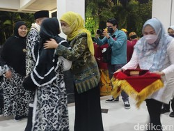 Kafilah MTQ Jatim Raih Juara Umum, Gubernur Khofifah Guyur Bonus