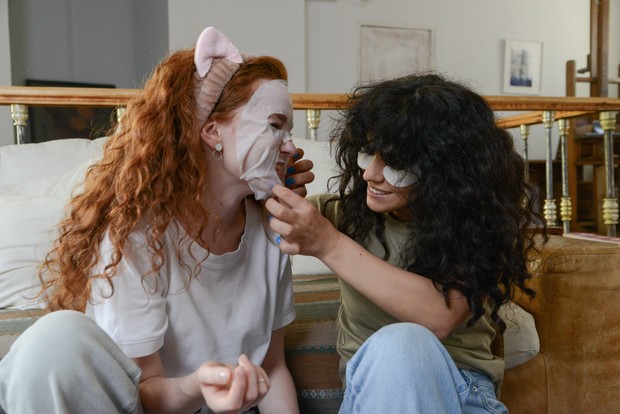 Ilustrasi menggunakan sheet mask /Foto: Anastasia Shuraeva/Pexels Ilustrasi menggunakan sheet mask