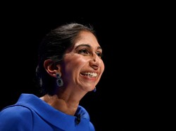 Surat Resign Mendagri Inggris yang Mundur Usai Salah Kirim Email