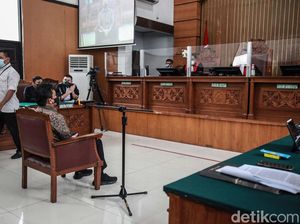 Momen Hakim Kepleset Lidah Sebut Nomor Rekening di Sidang Sambo