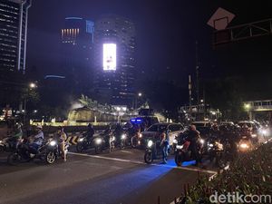 Massa Demo di Patung Kuda Bubar, Lalin Arah Istana Kembali Dibuka Massa Demo di Patung Kuda Bubar, Lalin Arah Istana Kembali Dibuka