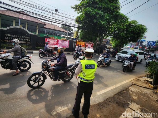 Jelang Sidang Sambo, Lalin di Depan PN Jaksel Ramai Lancar