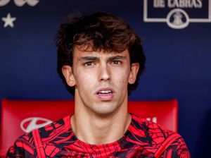 Fans Atletico Rusak Plakat Joao Felix di Wanda Metropolitano Fans Atletico Rusak Plakat Joao Felix di Wanda Metropolitano