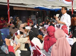 Jokowi Serahkan Bansos di Bangka Selatan: Gunakan untuk Penuhi Gizi Anak