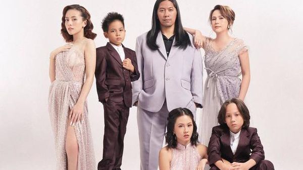 Adhisty Zara Pemotretan Bareng Keluarga, Kecantikan Sang Ibu Bikin Salfok