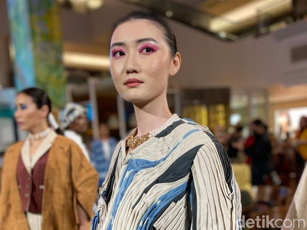 Keindahan Seni Pahat Batak di Koleksi Terbaru Tobatenun Tandai Hari Ulos Keindahan Seni Pahat Batak di Koleksi Terbaru Tobatenun Tandai Hari Ulos