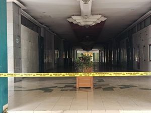 Polisi Ambil Sejumlah Sampel Saat Olah TKP Kebakaran JIC