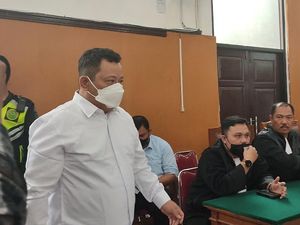 Kuat Maruf dan Ricky Beda Versi soal Sebilah Pisau saat Lari Kejar Yosua Kuat Maruf dan Ricky Beda Versi soal Sebilah Pisau saat Lari Kejar Yosua