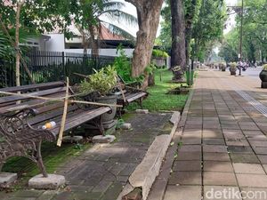 Kursi Ijen Kota Malang Disegel Cegah Muda-mudi Mesum Kursi Ijen Kota Malang Disegel Cegah Muda-mudi Mesum