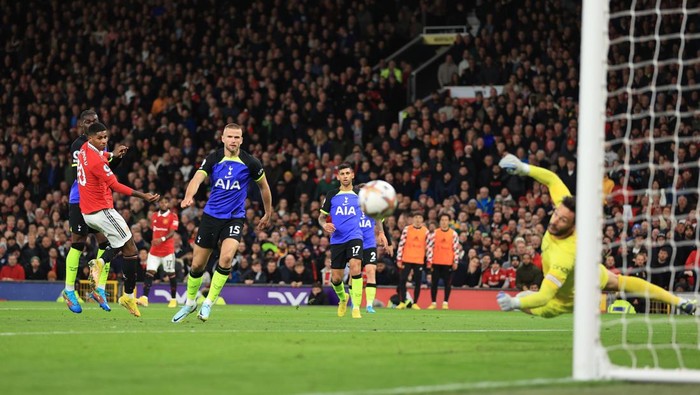 MANCHESTER, ENGLAND - OCTOBER 19: Tottenham goalkeeper Hugo Lloris saves a shot from Marcus Rashford of Manchester United during the Premier League match between Manchester United and Tottenham Hotspur at Old Trafford on October 19, 2022 in Manchester, United Kingdom. (Photo by Simon Stacpoole/Offside/Offside via Getty Images)