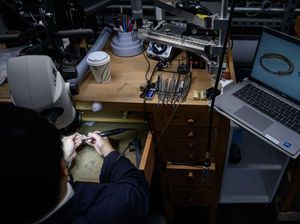 Melihat Bengkel Perhiasan Mewah Langganan Para Artis