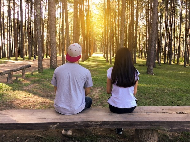 Mencoba Untuk Bertemu dengan Orang Baru/ foto : pexels.com/TirachardKumtanom