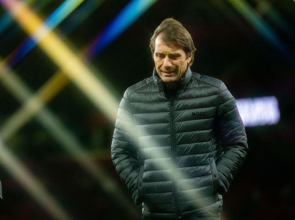 Malam Bonyok Antonio Conte