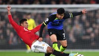 Casemiro menjadi nama kedua di trio FCB-nya MU. Penampilannya yang trengginas di lini tengah tampak mulai memenuhi ekspektasi MU. Whoscored memberinya ponten 7,5. Foto: (Getty Images)