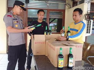 Polisi Gerebek Warung Kelontong di Cilegon, 120 Botol Miras Disita