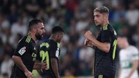 Fede Valverde merayakan golnya. Pada babak kedua, gol Benzema kembali tak disahkan. Ini karena Dani Carvajal yang melepas umpan ke Benzema lebih dulu offside. Benzema akhirnya benar-benar bisa mencetak gol di menit ke-75.