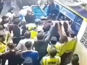 Komnas Ham Cek CCTV Stadion Kanjuruhan: Tak Ada yang Dihapus! Komnas Ham Cek CCTV Stadion Kanjuruhan: Tak Ada yang Dihapus!