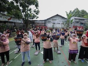 Relawan Ibu-ibu Ganjar Tanam 400 Pohon Cabai di Lubang Buaya Jaktim