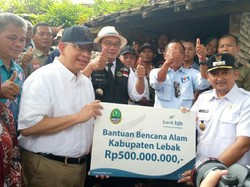 Ridwan Kamil Beri Bantuan Rp 500 Juta untuk Korban Banjir Bayah