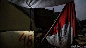 Rumah-rumah Ini Dirobohkan untuk Normalisasi Ciliwung