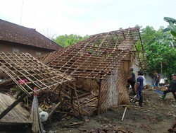 10 Rumah Hancur Diterjang Banjir, 160 Warga di Banyubiru Terdampak