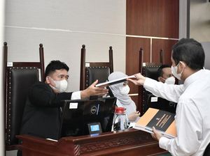 27 Terlapor Akhirnya Hadir, Sidang Perdana Kasus Minyak Goreng Dimulai