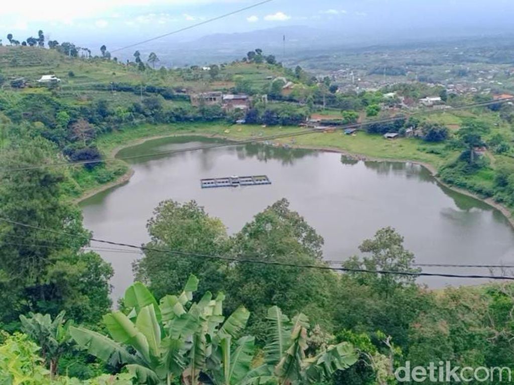 Telaga Wahyu Punya Mitos Putus Cinta, tapi Pasangan Ini Awet Telaga Wahyu Punya Mitos Putus Cinta, tapi Pasangan Ini Awet
